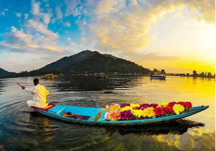 Amritsar to Kashmir Taxi